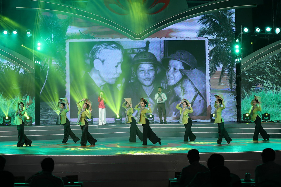 Chương trình nghệ thuật “Dấu ấn Võ Văn Kiệt.” (Ảnh: Dương Giang/TTXVN)