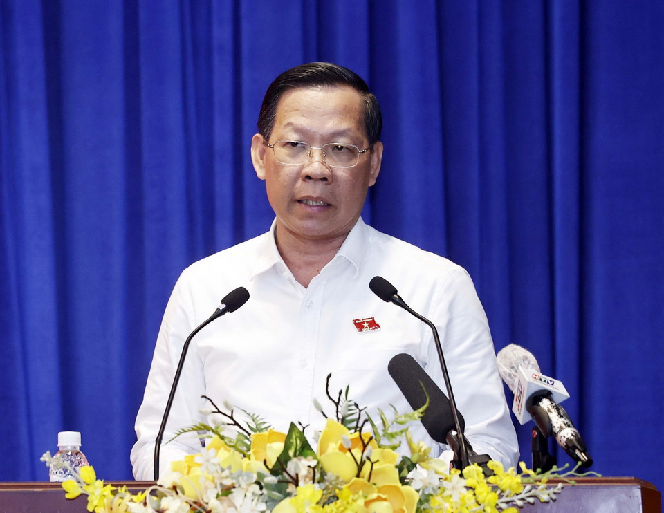 Ông Phan Văn Mãi, Ủy viên Trung ương Đảng, Phó Bí thư Thường trực Thành ủy, Chủ tịch UBND TP Hồ Chí Minh phát biểu tại buổi tiếp xúc cử tri. (Ảnh: Thống Nhất/TTXVN)