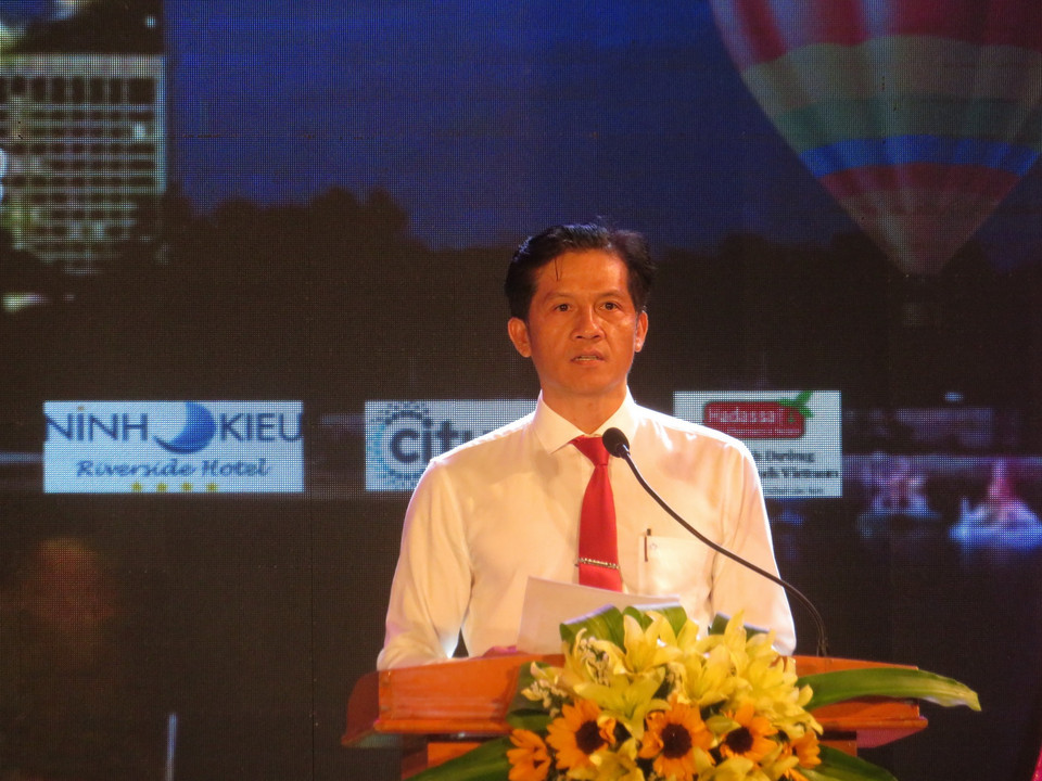 Ông Huỳnh Trung Trứ, Chủ tịch UBND quận Ninh Kiều phát biểu tại Ngày hội. (Ảnh: Ánh Tuyết/TTXVN)