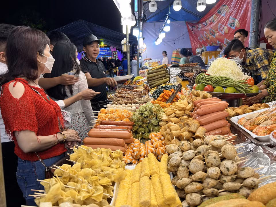 Các hoạt động ẩm thực trong khuôn khổ Ngày hội. (Ảnh: Ánh Tuyết/TTXVN)