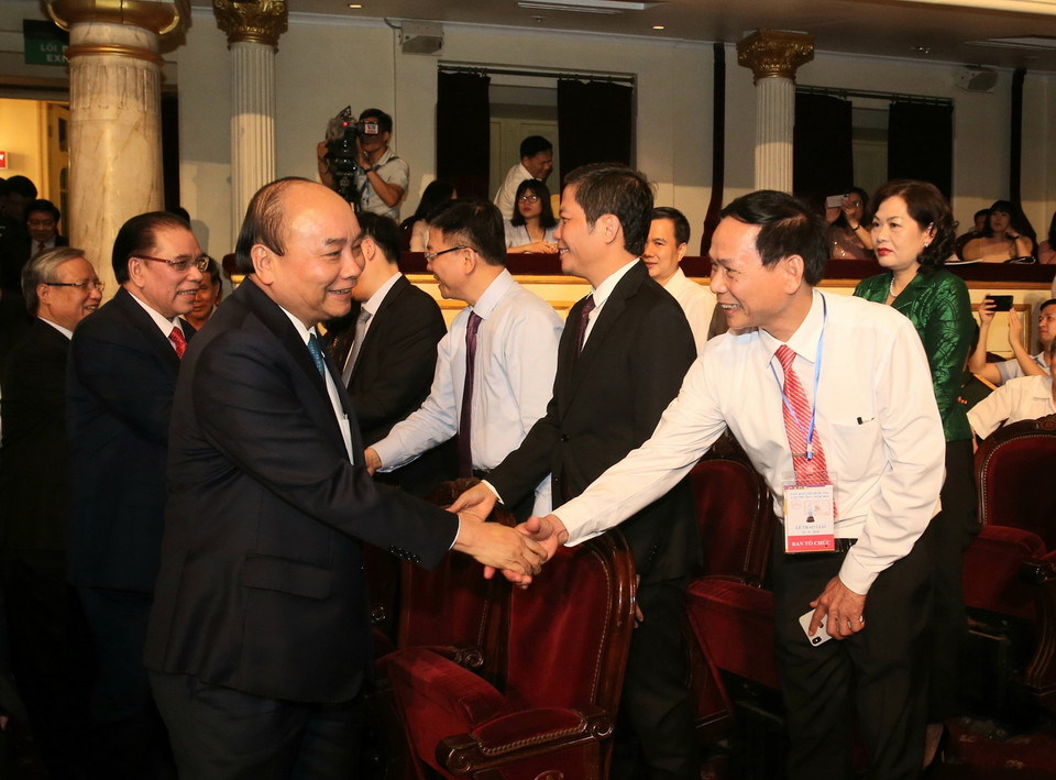 Thủ tướng Nguyễn Xuân Phúc, các lãnh đạo Đảng, Nhà nước và các đại biểu dự Lễ trao giải báo chí. (Ảnh: Doãn Tấn/TTXVN)