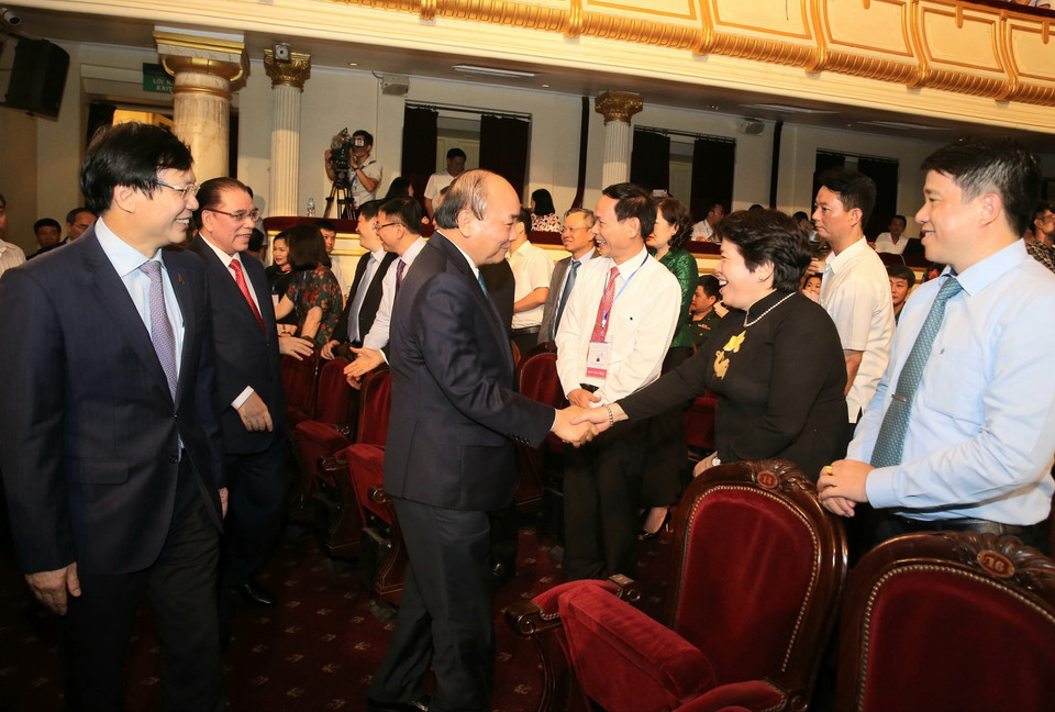 Thủ tướng Nguyễn Xuân Phúc, các lãnh đạo Đảng, Nhà nước và các đại biểu dự Lễ trao giải báo chí. (Ảnh: Doãn Tấn/TTXVN)