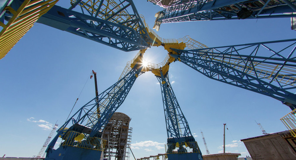 Hình ảnh chụp hệ thống giá đỡ tên lửa tại sân bay vũ trụ Vostochny. (Nguồn: Sputnik) 