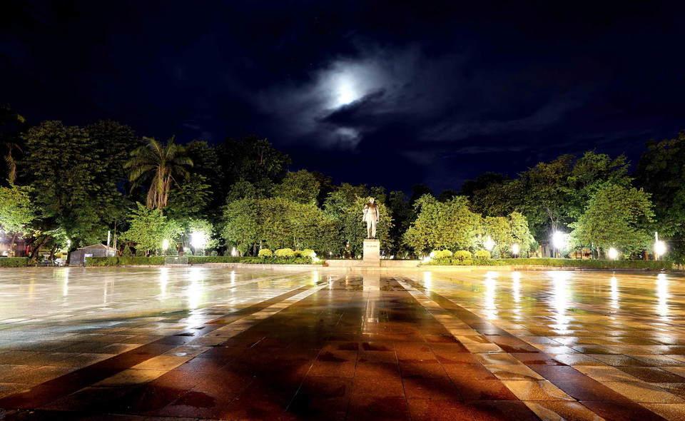  Công viên Lenin lung linh trong đêm Thu. (Ảnh: Nhật Anh/TTXVN)