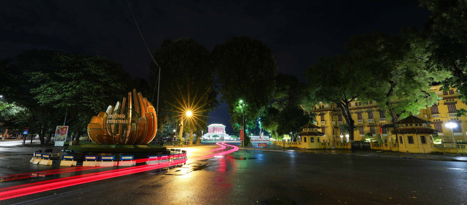  Khu vực trước cổng Bộ Ngoại giao một đêm Thu tháng Tám. (Ảnh: Thanh Tùng/TTXVN)