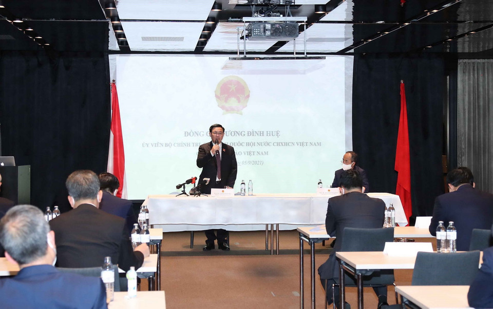  Chủ tịch Quốc hội Vương Đình Huệ phát biểu gặp gỡ với đại diện Cộng đồng người Việt Nam. (Ảnh: Doãn Tấn/TTXVN)