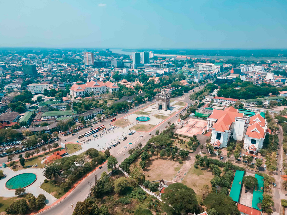 Toàn cảnh công viên Patuxai ở thủ đô Vientiane của Lào. (Ảnh: Đỗ Bá Thành/Vietnam+)