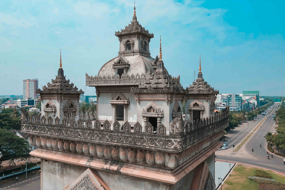 Hình dáng phía trên của Patuxai. (Ảnh: Đỗ Bá Thành/Vietnam+)