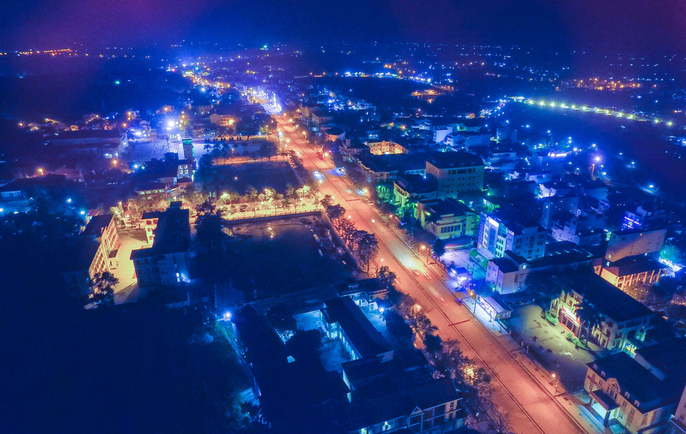 Đường Võ Nguyên Giáp về đêm. (Ảnh: Xuân Tư/TTXVN)