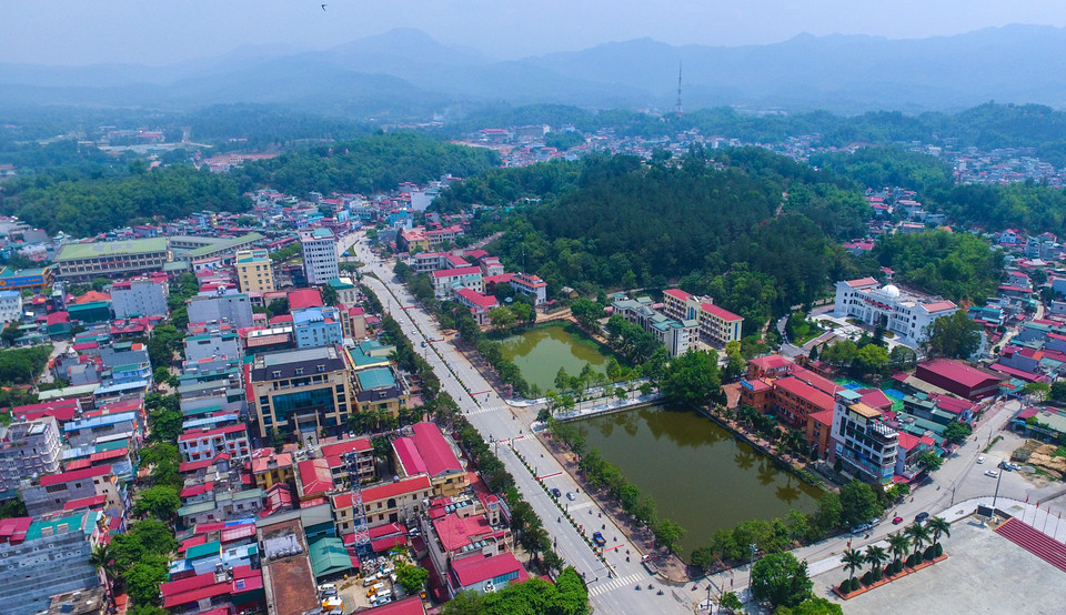 Con đường mang tên Đại tướng Võ Nguyên Giáp chạy suốt chiều dài thành phố. (Ảnh: Xuân Tư/TTXVN)