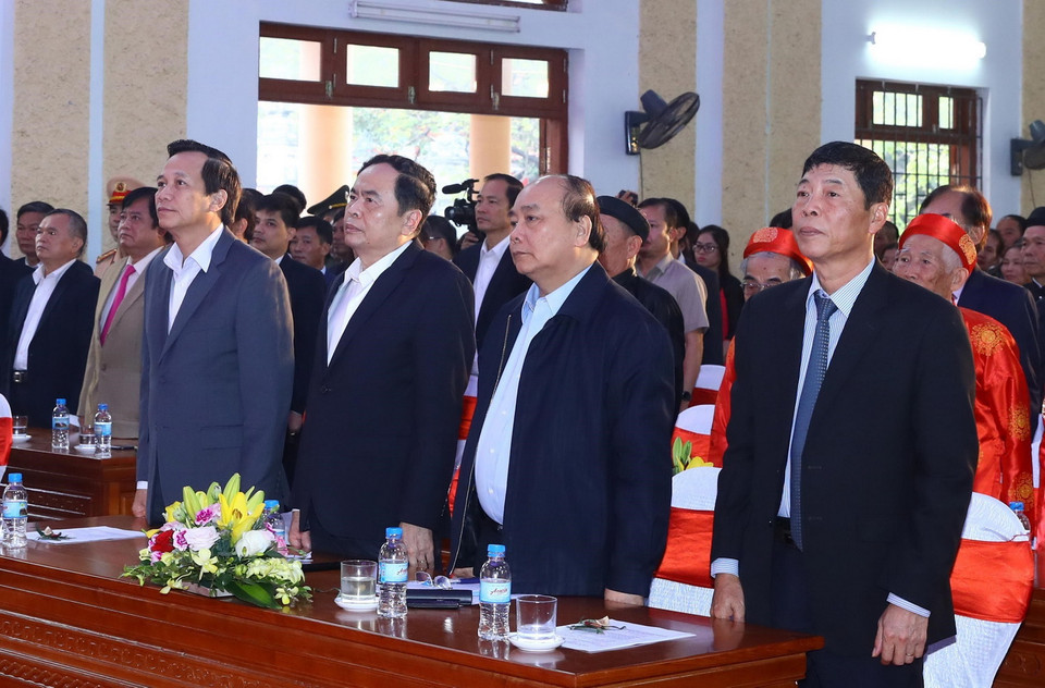 Thủ tướng Nguyễn Xuân Phúc và các đại biểu dự Ngày hội đại đoàn kết toàn dân tộc. (Ảnh: Thống Nhất/TTXVN)