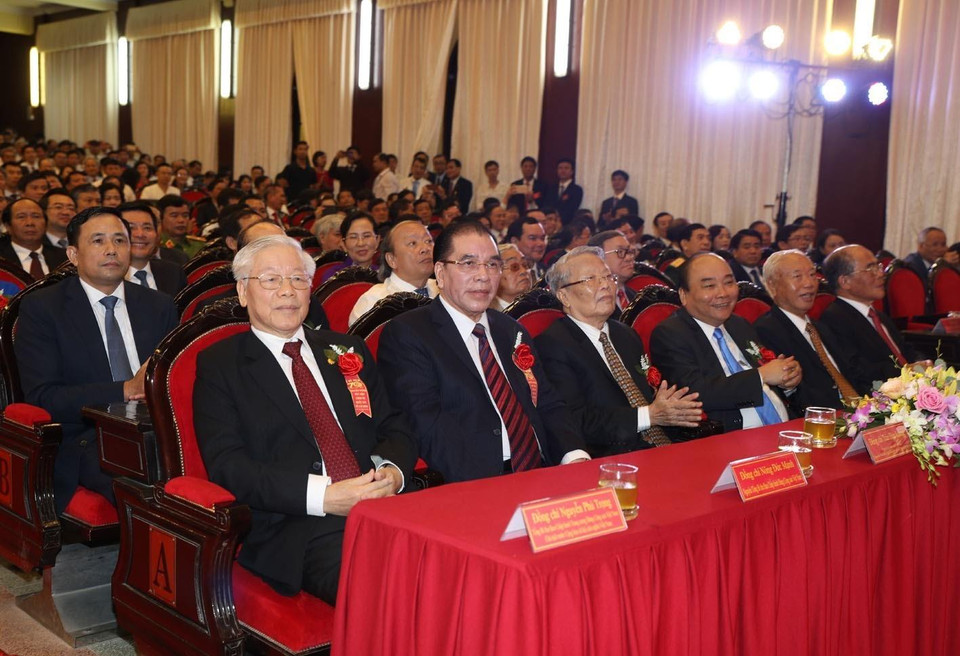 Tổng Bí thư, Chủ tịch nước Nguyễn Phú Trọng, Thủ tướng Nguyễn Xuân Phúc và các nguyên lãnh đạo Đảng, Nhà nước dự Lễ kỷ niệm. (Ảnh: Trí Dũng/TTXVN)