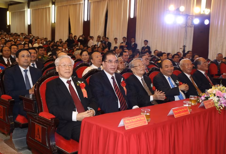 Tổng Bí thư, Chủ tịch nước Nguyễn Phú Trọng, Thủ tướng Nguyễn Xuân Phúc và các nguyên lãnh đạo Đảng, Nhà nước dự Lễ kỷ niệm. (Ảnh: Trí Dũng/TTXVN)