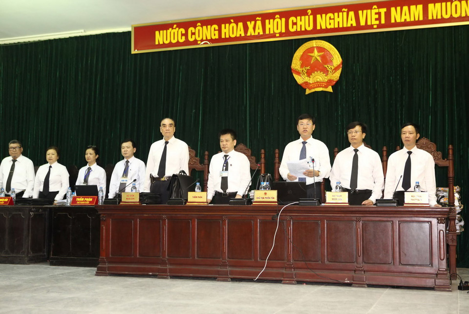Hội đồng xét xử tại phiên khai mạc. (Ảnh: Doãn Tấn/TTXVN)