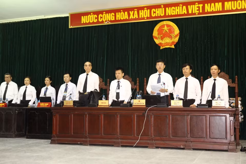 Hội đồng xét xử tại phiên khai mạc. (Ảnh: Doãn Tấn/TTXVN)