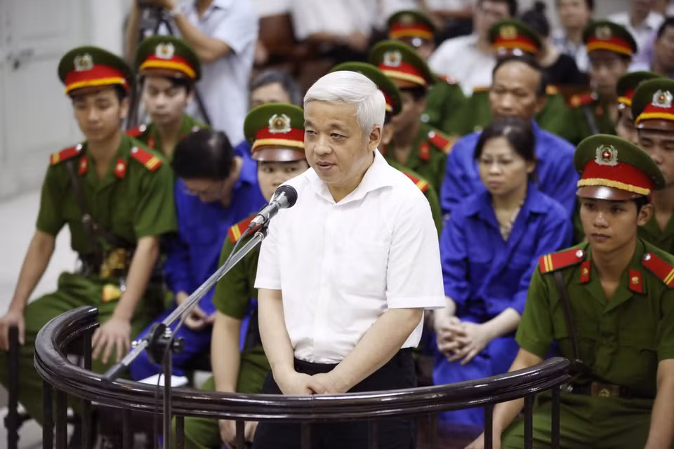Bị cáo Nguyễn Đức Kiên trước vành móng ngựa. (Ảnh: Doãn Tấn/TTXVN)