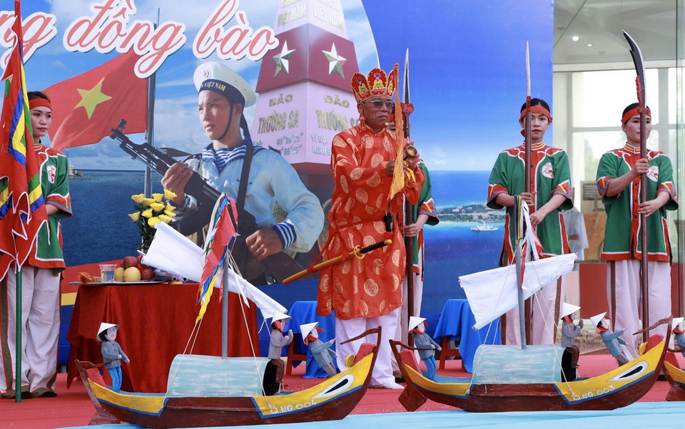 Đây là lần đầu tiên buổi lễ được tổ chức phục vụ nhân dân Thủ đô Hà Nội, phản ánh lịch sử bảo vệ chủ quyền lãnh thổ của Việt Nam trên vùng Biển Đông, đặc biệt với hai quần đảo Hoàng Sa và Trường Sa.