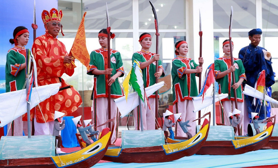 Tái hiện “Lễ khao lề thế lính Hoàng Sa.” (Ảnh: Vân Chi/TTXVN phát)