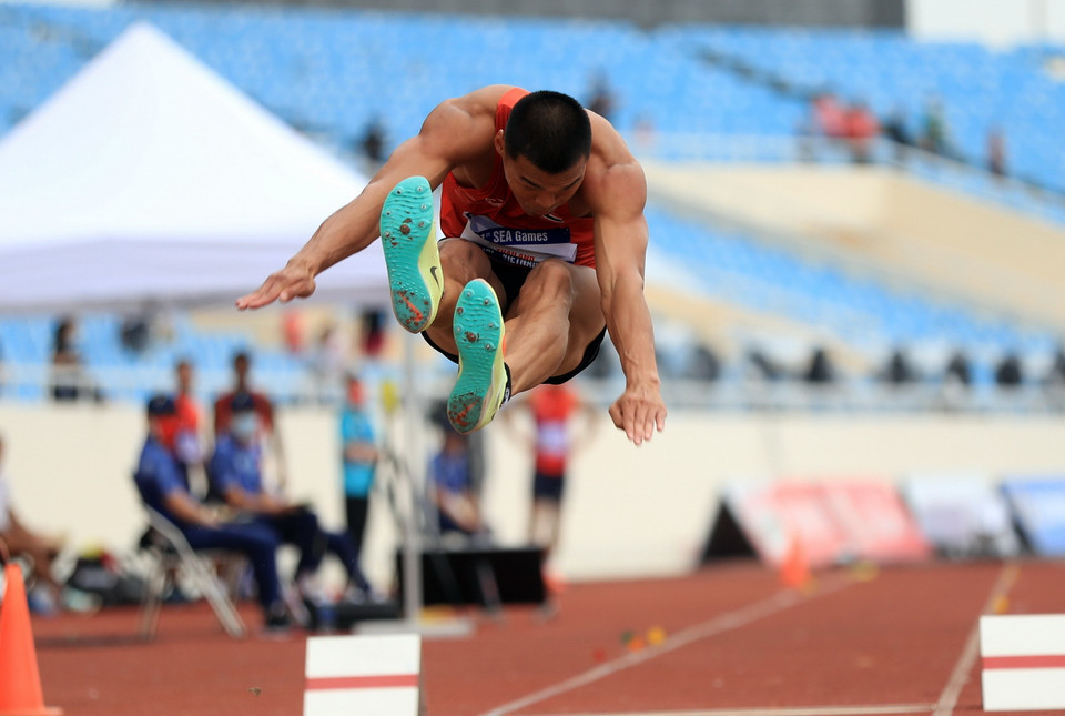 Vận động viên Bùi Văn Su (Việt Nam) thi đấu nội dung nhảy xa nam. (Ảnh: Huy Hùng/TTXVN)