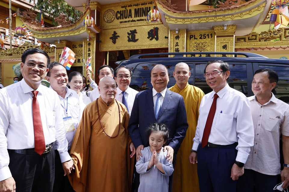 Chủ tịch nước Nguyễn Xuân Phúc tại chùa Minh Đạo. (Ảnh: Thống Nhất/TTXVN) 