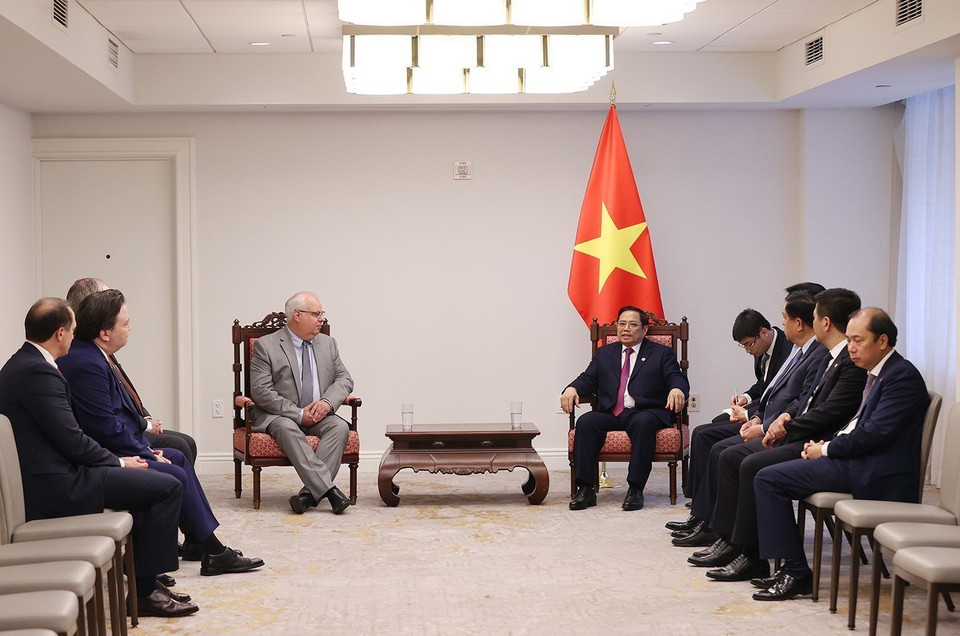 Quang cảnh Thủ tướng Phạm Minh Chính tiếp ông Roger Jenkins, Tổng giám đốc Tập đoàn Murphy Oil. (Ảnh: Dương Giang/TTXVN)