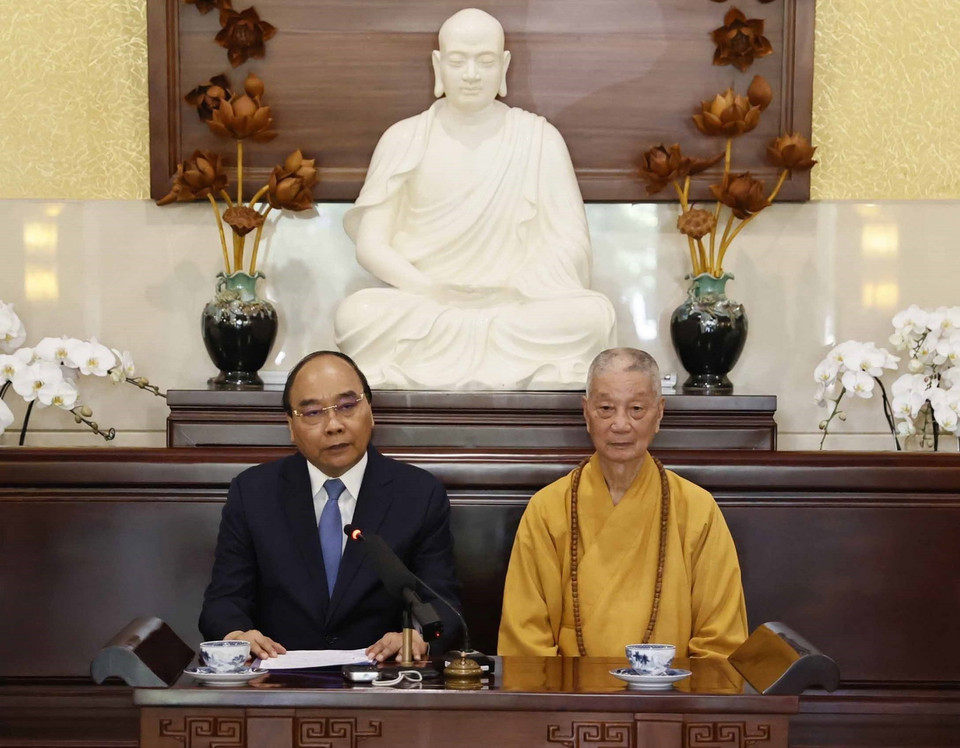 Chủ tịch nước Nguyễn Xuân Phúc thăm chùa Huê Nghiêm. (Ảnh: Thống Nhất/TTXVN) 