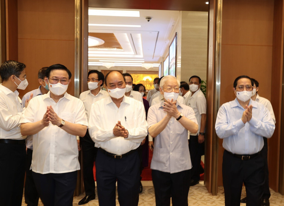  Tổng Bí thư Nguyễn Phú Trọng, Chủ tịch nước Nguyễn Xuân Phúc, Thủ tướng Phạm Minh Chính, Chủ tịch Quốc hội Vương Đình Huệ cùng các vị lãnh đạo Đảng, Nhà nước và các đại biểu dự Phiên họp. (Ảnh: Trí Dũng/TTXVN)