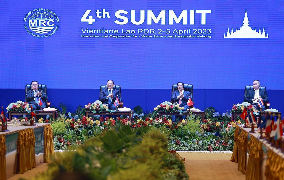 Thủ tướng Phạm Minh Chính, Thủ tướng Campuchia, Thủ tướng Lào và Tổng Thư ký Văn phòng Tài nguyên nước quốc gia, Thái Lan tham dự Phiên toàn thể Hội nghị cấp cao Ủy hội sông Mekong quốc tế lần thứ tư. (Ảnh: Dương Giang/TTXVN)
