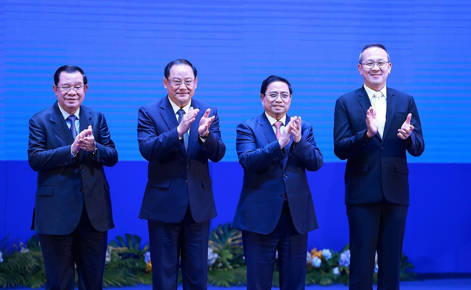 Thủ tướng Phạm Minh Chính, Thủ tướng Campuchia Samdech Hunsen, Thủ tướng Lào Sonexay Siphandone và Tổng Thư ký Văn phòng Tài nguyên nước quốc gia Thái Lan Surasri Kidti Monton tại Phiên toàn thể Hội nghị cấp cao Ủy hội sông Mekong quốc tế lần thứ tư. (Ảnh: Dương Giang/TTXVN) 