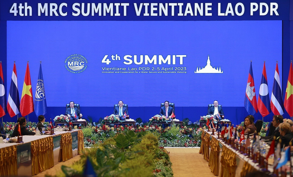 Thủ tướng Phạm Minh Chính, Thủ tướng Campuchia, Thủ tướng Lào và Tổng Thư ký Văn phòng Tài nguyên nước quốc gia, Thái Lan tham dự Phiên toàn thể Hội nghị cấp cao Ủy hội sông Mekong quốc tế lần thứ tư. (Ảnh: Dương Giang/TTXVN)