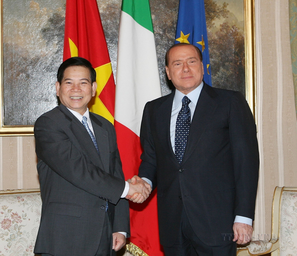 Thủ tướng Silvio Belusconi đón và hội đàm với Chủ tịch nước Nguyễn Minh Triết thăm cấp Nhà nước Italy từ 9-13/12/2009. (Ảnh: Nguyễn Khang/TTXVN)