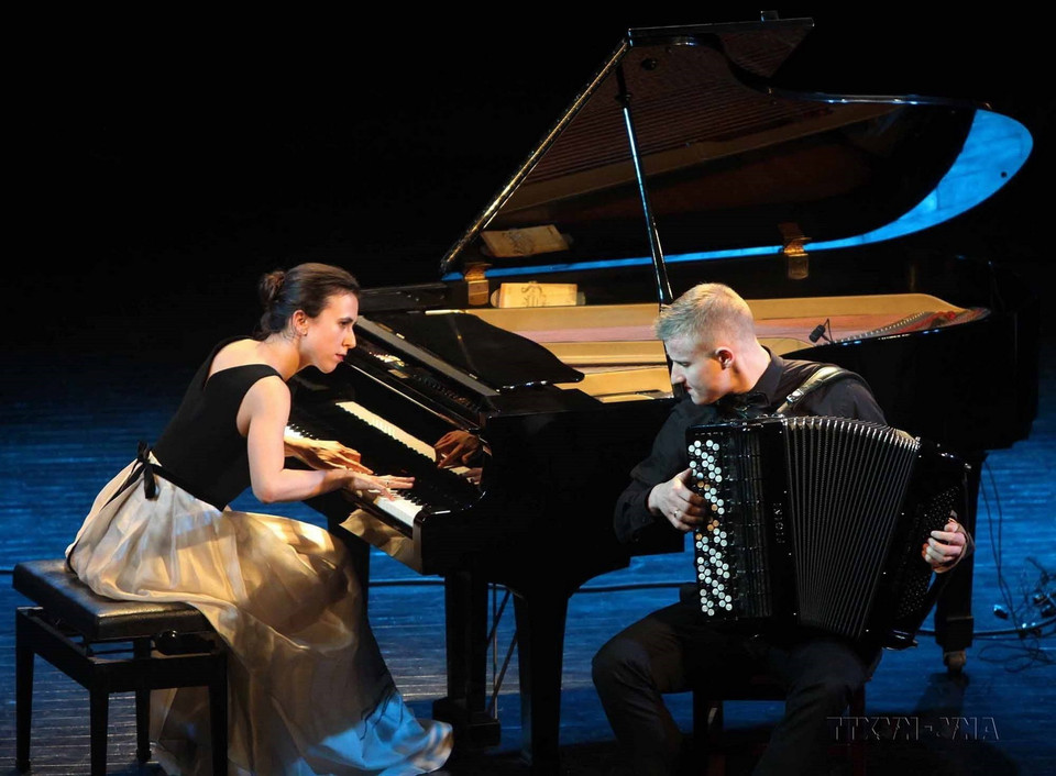 Đại sứ quán Italy tại Việt Nam phối hợp cùng Quỹ IBLA tổ chức hòa nhạc đặc biệt nhân kỷ niệm 45 năm thiết lập quan hệ ngoại giao Việt Nam-Italy, Hà Nội, 16/3/2018. (Ảnh: Thanh Tùng/TTXVN)