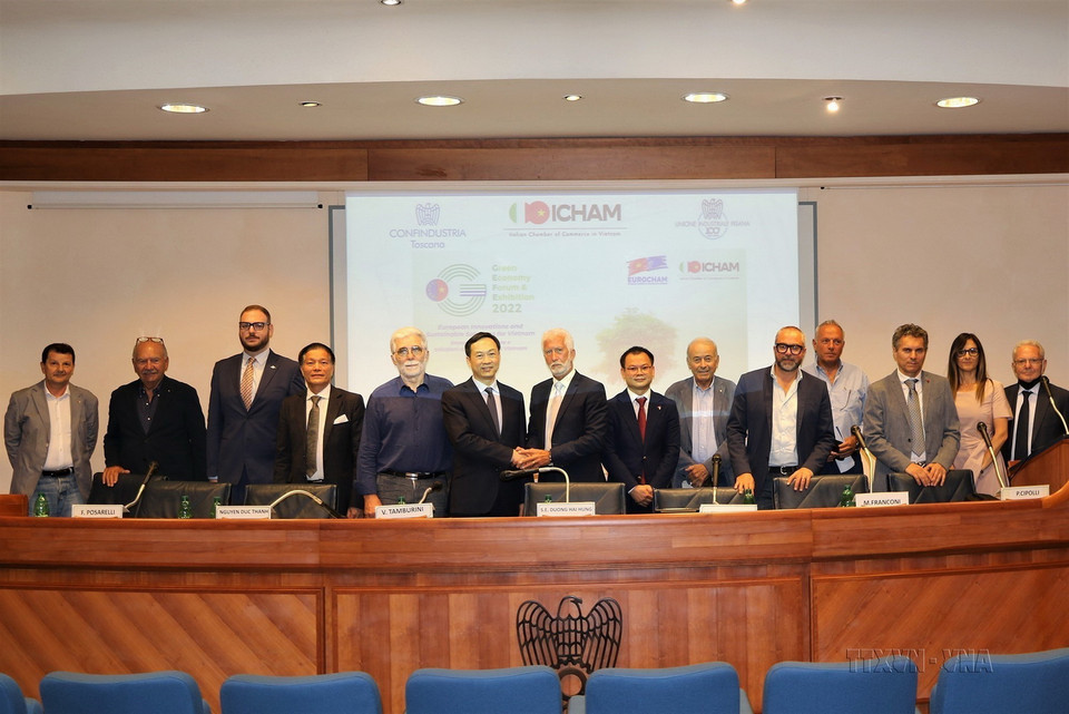 Hội thảo Hợp tác kinh tế Việt Nam - Italy với chủ đề "Việt Nam-Điểm đến kinh doanh và đầu tư của các doanh nghiệp Italy" do Liên đoàn Công nghiệp tỉnh Pisa và Phòng Thương mại Italytại Việt Nam (ICHAM) phối hợp tổ chức, ngày 5/7/2022. (Ảnh: Trường Dụy/TTXVN)