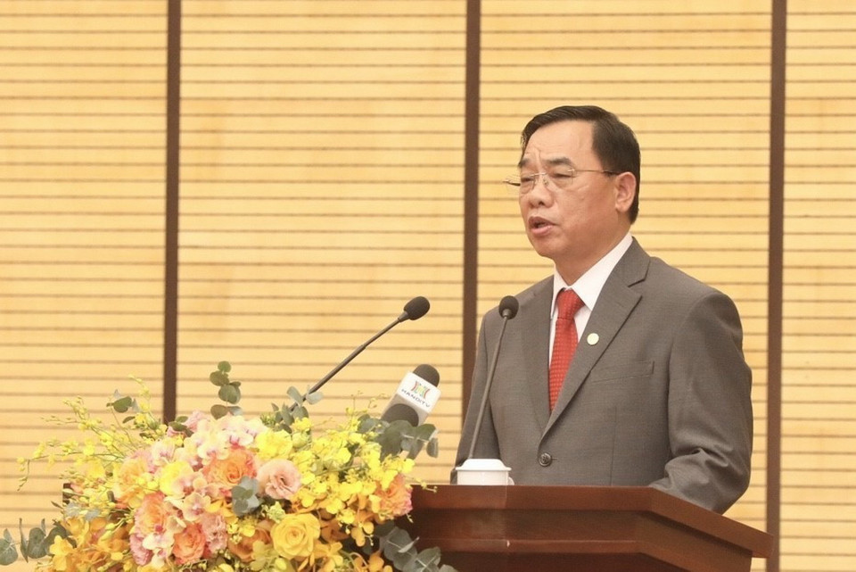 Tiến sỹ, bác sỹ Nguyễn Khắc Hiền, Giám đốc Sở Y tế Hà Nội, đại diện Thầy thuốc Nhân dân, Thầy thuốc Ưu tú phát biểu. (Ảnh: Minh Quyết/TTXVN)