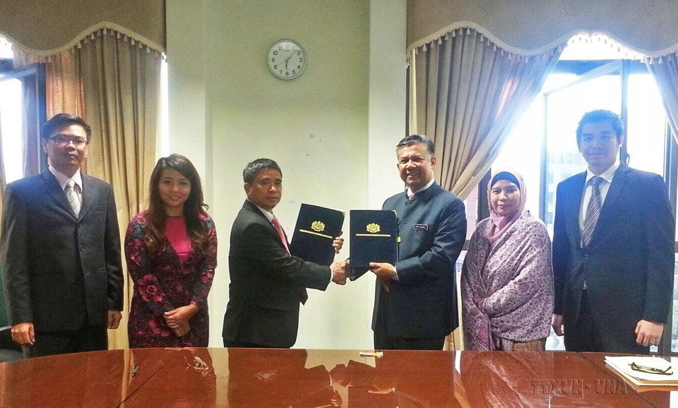 Phiên đàm phán thứ 3 Bản ghi nhớ Việt Nam-Malaysia về việc làm của người lao động Việt Nam tại Malaysia và Bản ghi nhớ giữa hai Chính phủ về việc tuyển dụng và bố trí lao động giúp việc gia đình Việt Nam tại Malaysia, ngày 19/5/2015. (Ảnh: Kim Dung/TTXVN)