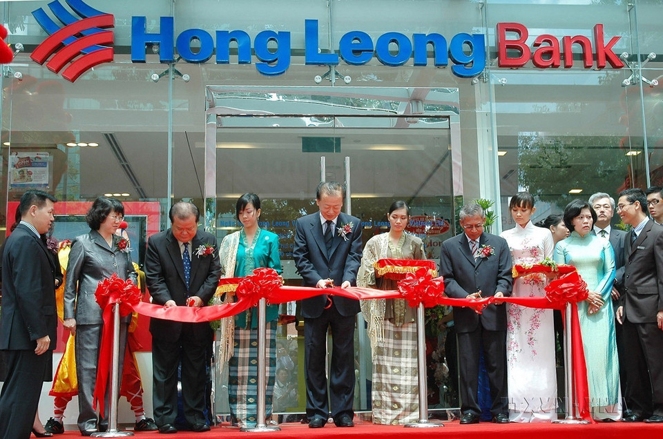 Ngày 8/10/2009, Tập đoàn Hong Leong của Malaysia khai trương Ngân hàng Hong Leong tại Centec Tower, 72-74 Nguyễn Thị Minh Khai, quận 3, TP.HCM. Đây là một trong những ngân hàng lớn nhất Malaysia và là ngân hàng đầu tiên thuộc khu vực Đông Nam Á lập ngân hàng 100% vốn nước ngoài tại Việt Nam. (Ảnh: Kim Phương/TTXVN)