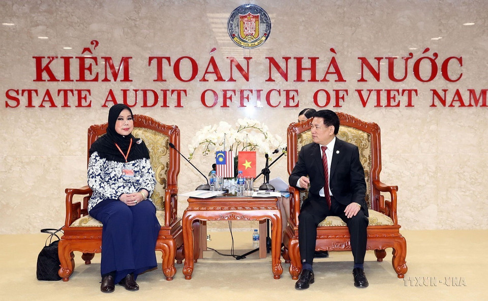 Chiều 17/9/2018, tại Hà Nội, Tổng Kiểm toán Nhà nước Hồ Đức Phớc tiếp bà Madinah Binti Mohamad, Tổng Kiểm toán Nhà nước Malaysia sang Việt Nam dự Đại hội các cơ quan kiểm toán tối cao châu Á lần thứ 14 (ASOSAI - XIV). (Ảnh: Trọng Đức/TTXVN)