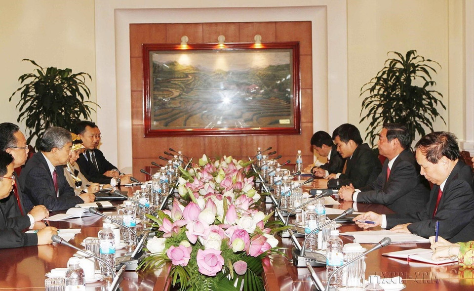 Ủy viên Bộ Chính trị, Thường trực Ban Bí thư Lê Hồng Anh tiếp Phó Chủ tịch Đảng UMNO, Bộ trưởng Bộ Nội vụ Malaysia Dato’ Seri Dr. Ahmad Zahid Hamidi sang thăm Việt Nam, ngày 15/5/2014. (Ảnh: Phương Hoa/TTXVN)