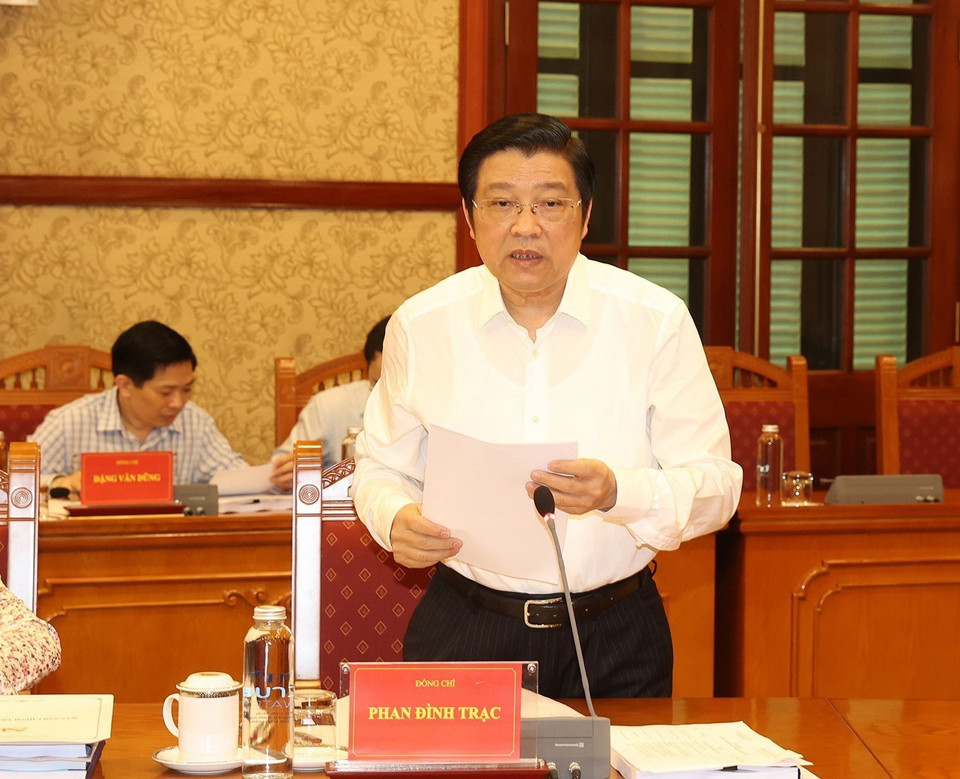 Ông Phan Đình Trạc, Ủy viên Bộ Chính trị, Bí thư Trung ương Đảng, Trưởng Ban Nội chính Trung ương, Phó Trưởng ban Thường trực Ban Chỉ đạo phát biểu tại cuộc họp. (Ảnh: Trí Dũng/TTXVN)