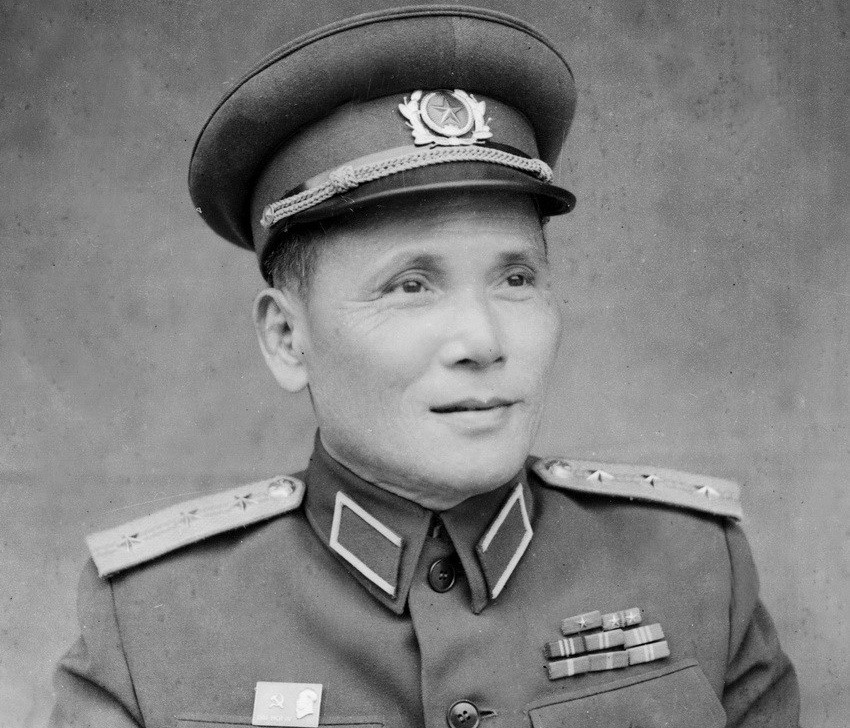 Đại tướng Chu Huy Mân, Ủy viên Bộ Chính trị khóa IV, sinh ngày 17/3/1913 trong một gia đình nông dân nghèo tại xã Yên Lưu, tổng Yên Trường, phủ Hưng Nguyên, nay là xã Hưng Hòa, thành phố Vinh, tỉnh Nghệ An. (Ảnh: TTXVN)