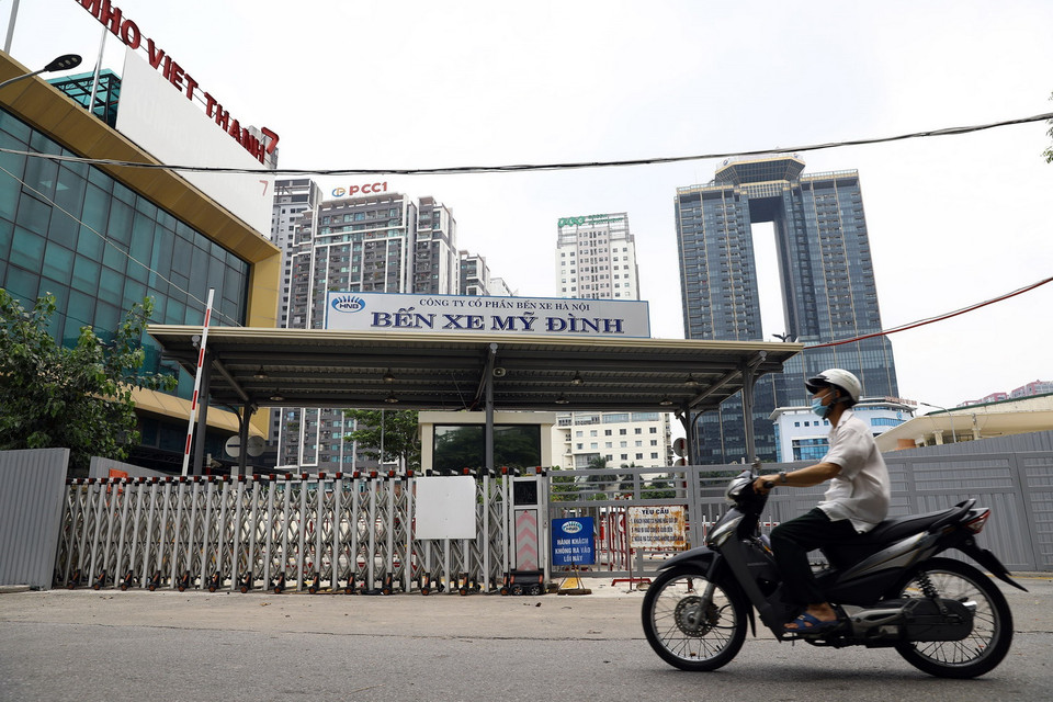  Vắng vẻ tại Bến xe Mỹ Đình. (Ảnh: Huy Hùng/TTXVN)