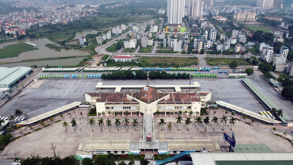  Khung cảnh vắng vẻ tại bến xe Yên Nghĩa. (Ảnh: Huy Hùng/TTXVN)