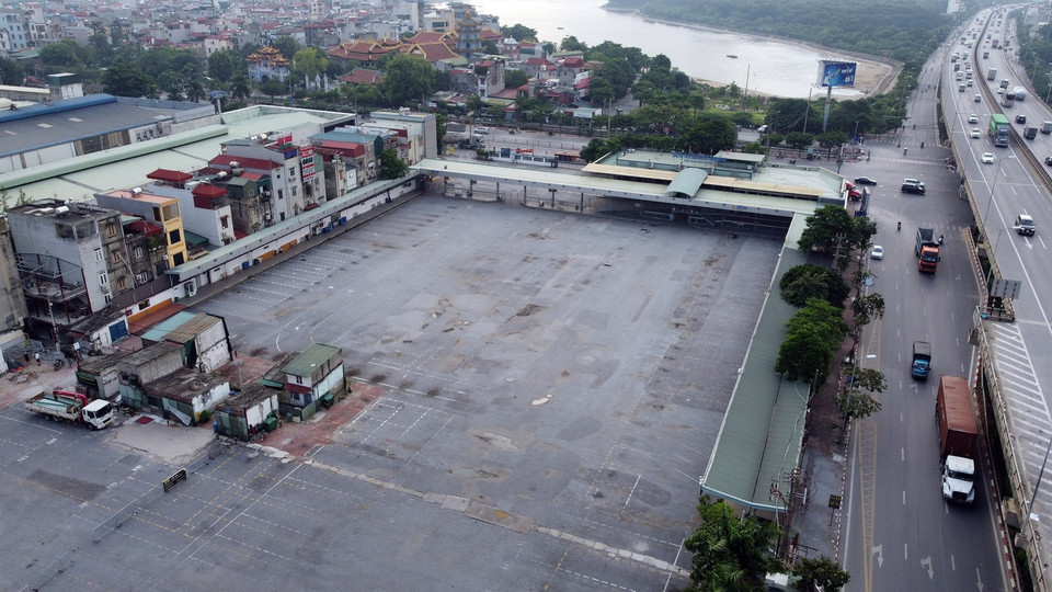  Bến xe Nước Ngầm không có một chiếc xe. (Ảnh: Huy Hùng/TTXVN)