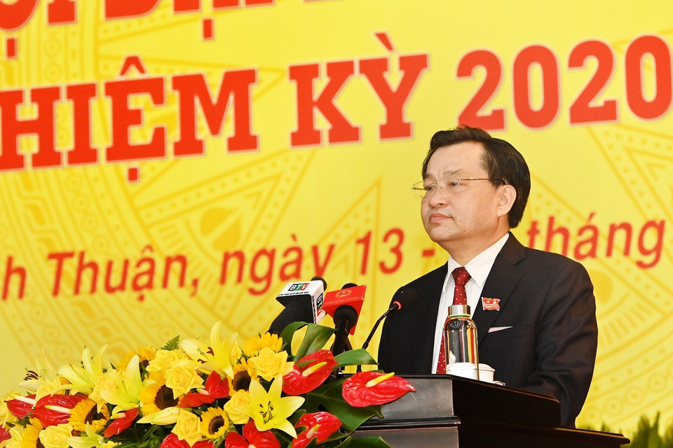 Phó Bí thư Tỉnh ủy, Chủ tịch UBND tỉnh Bình Thuận Nguyễn Ngọc Hai trình bày tóm tắt tình hình kinh tế xã hội 2015-2020. (Ảnh: Nguyễn Thanh/TTXVN)