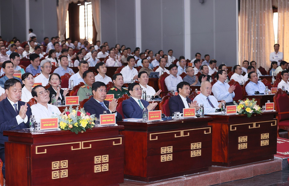 Thủ tướng Phạm Minh Chính và các đại biểu dự Hội nghị Công bố Quy hoạch và Xúc tiến Đầu tư tỉnh Cà Mau. (Ảnh: Dương Giang/TTXVN)