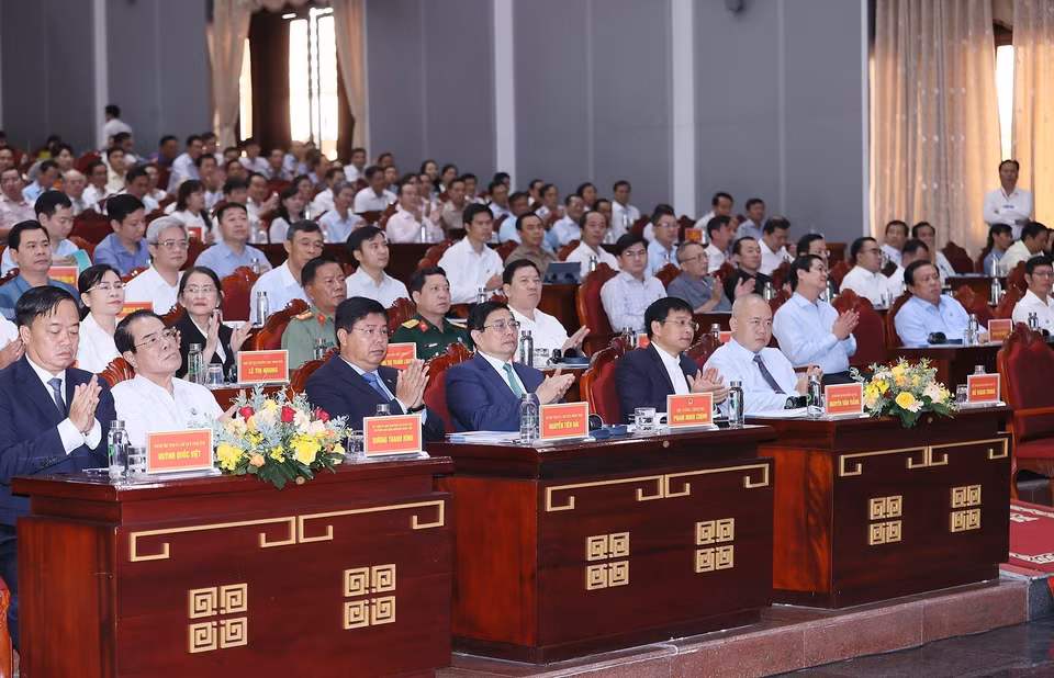 Thủ tướng Phạm Minh Chính và các đại biểu dự Hội nghị Công bố Quy hoạch và Xúc tiến Đầu tư tỉnh Cà Mau. (Ảnh: Dương Giang/TTXVN)