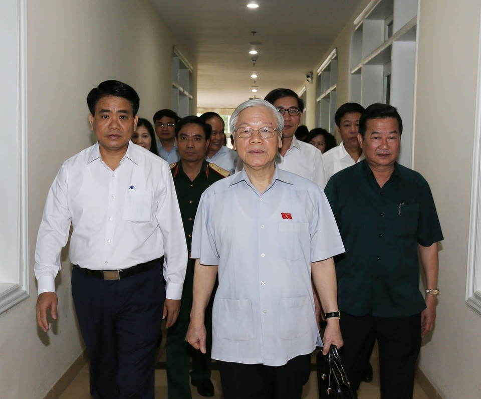 Tổng Bí thư Nguyễn Phú Trọng đến buổi tiếp xúc cử tri quận Ba Đình, Hoàn Kiếm. (Ảnh: Trí Dũng/TTXVN)