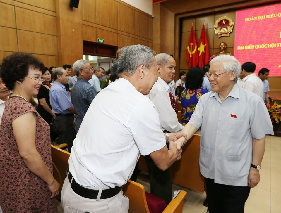 Tổng Bí thư Nguyễn Phú Trọng tiếp xúc cử tri quận Ba Đình, Hoàn Kiếm. (Ảnh: Trí Dũng/TTXVN)