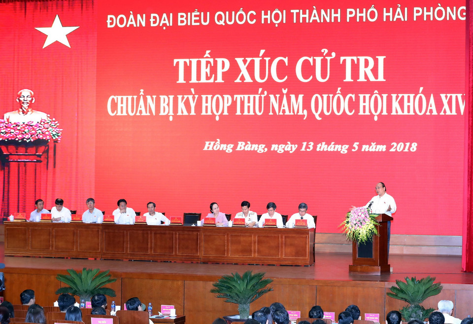 Thủ tướng Nguyễn Xuân Phúc phát biểu tại buổi tiếp xúc cử tri quận Hồng Bàng. (Ảnh: Thống Nhất/TTXVN)