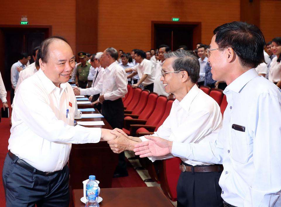 Thủ tướng Nguyễn Xuân Phúc với các cử tri quận Hồng Bàng tại buổi tiếp xúc. (Ảnh: Thống Nhất/TTXVN)